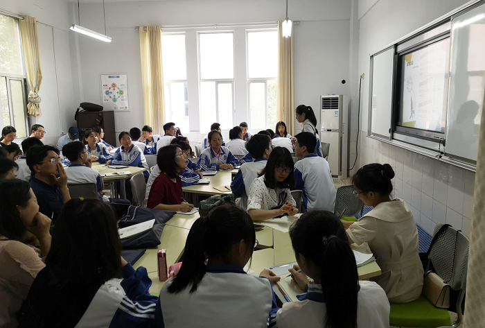 学生在上生涯课.png